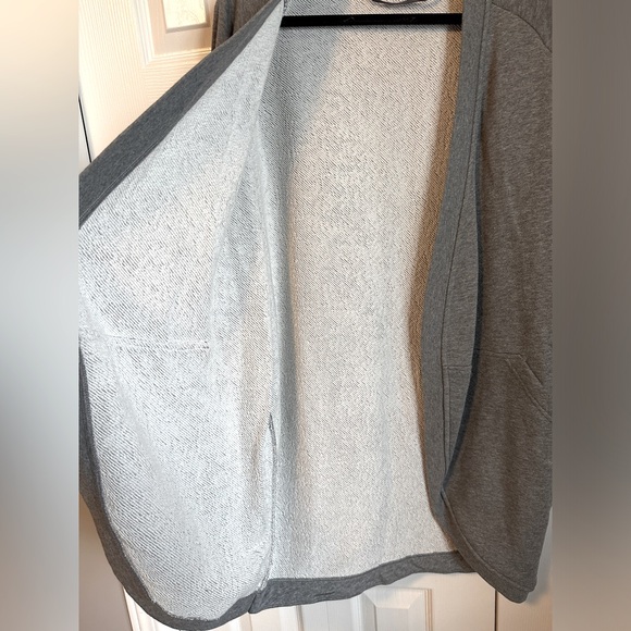 Nike cardigan, size medium - Picture 4 of 14